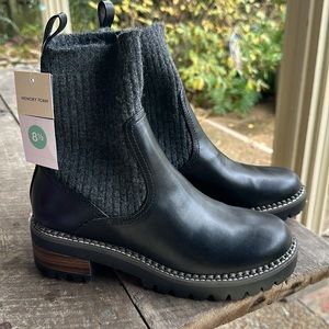 Universal Thread sock top boots -8.5 NWT!